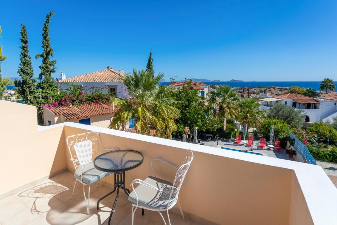 Vanas Apartments Spetses Town Bagian luar foto