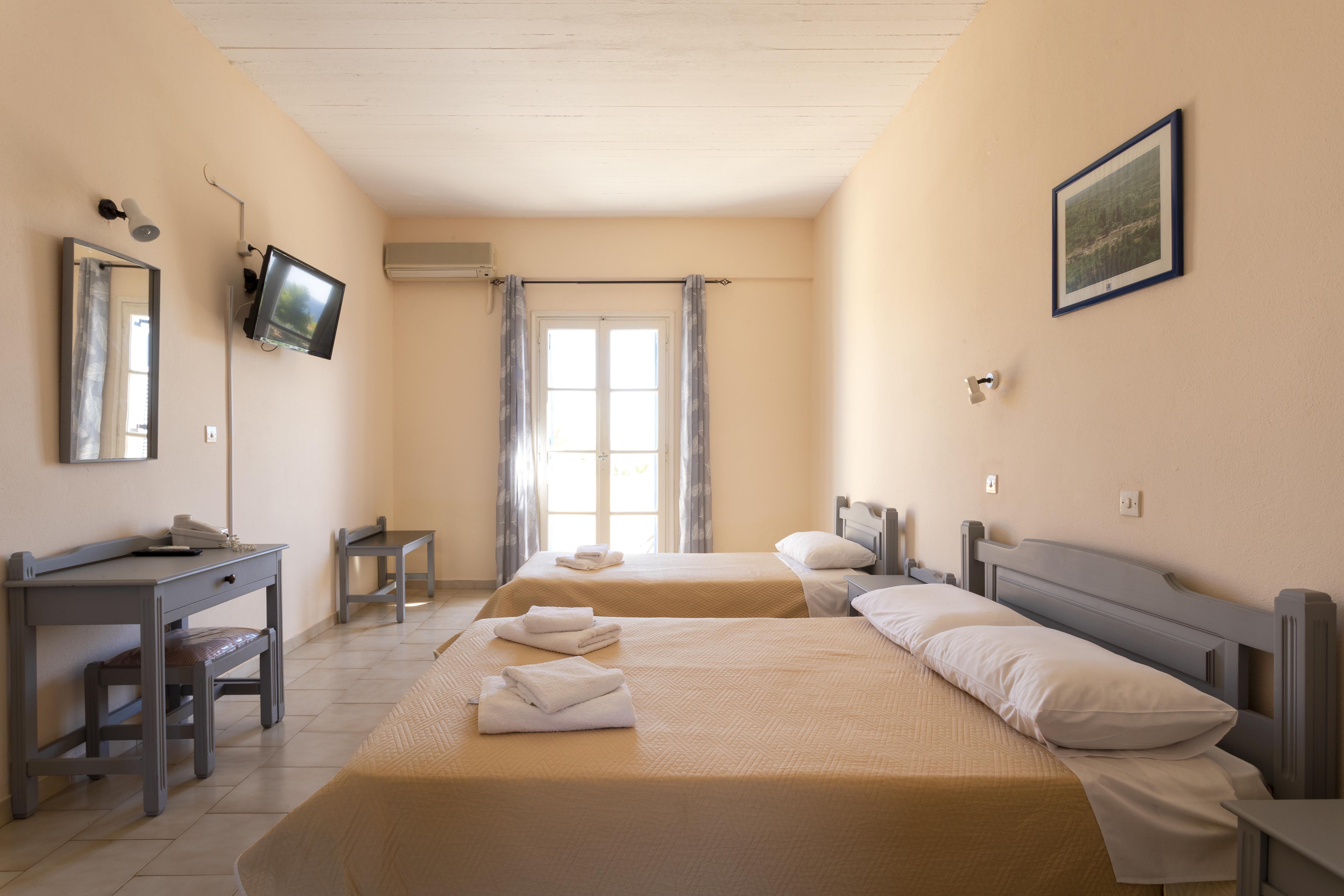 Vanas Apartments Spetses Town Bagian luar foto