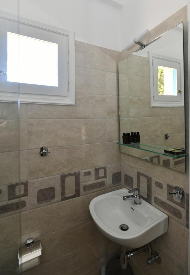 Vanas Apartments Spetses Town Bagian luar foto